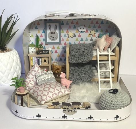 Dollhouse Suitcase, Diy Doll Suitcase, Doll Bedroom, Baby Doll Furniture, Travel Dollhouse, Doll Suitcase, Maileg Dolls, Baby Doll Bed, Doll Furniture Diy