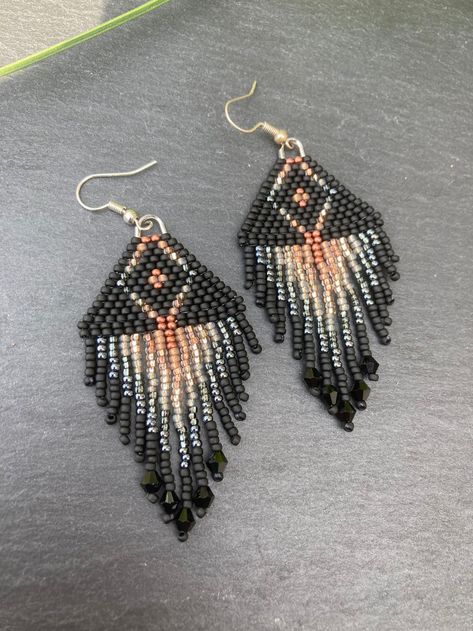 Bead Fringe Earrings, Bead Fringe, Beaded Flats, Bead Ideas, Beadwork Patterns, Sparkly Earrings, Native American Beading, Beaded Fringe, Pink Champagne