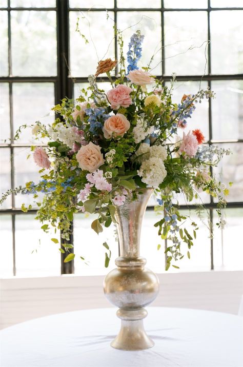 Big Arrangements Flowers, English Flower Arrangements, English Garden Centerpieces, English Garden Floral Arrangements, Wedding Centerpieces Colorful, English Garden Wedding Flowers, Garden Centerpieces, Colorful Wedding Centerpieces, Country Wedding Centerpieces