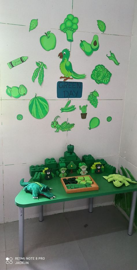 Green Day Decoration In School, Green Color Day Celebration In School, Green Colour Craft For Kindergarten, Green Day Chart For School, Green Day Board Decoration For Preschool, Green Colour Craft For Kids, Green Day Celebration Ideas In Preschool, Green Day Decorations For Kindergarten, Green Colour Activity For Preschool