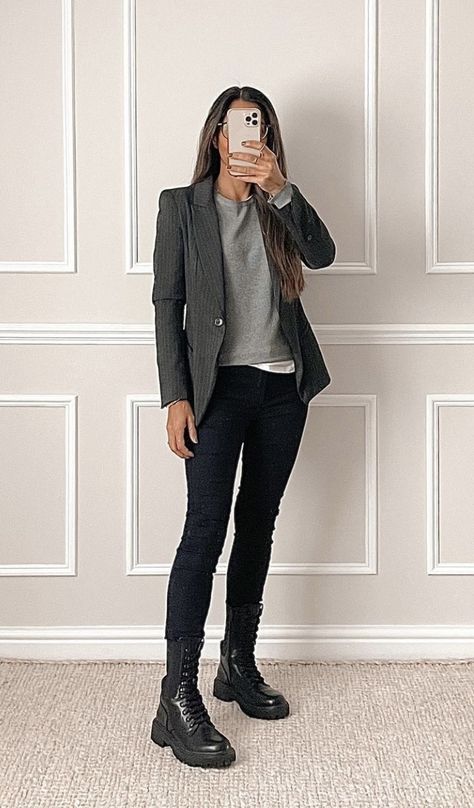 Winter Office Looks, Neeta Starling, Cold Weather Work Outfit For Women, Dagny Taggart, Smart Business Casual Women, Istanbul Outfits, Buisness Outfits, Winter Office Wear, Casual Friday Outfit