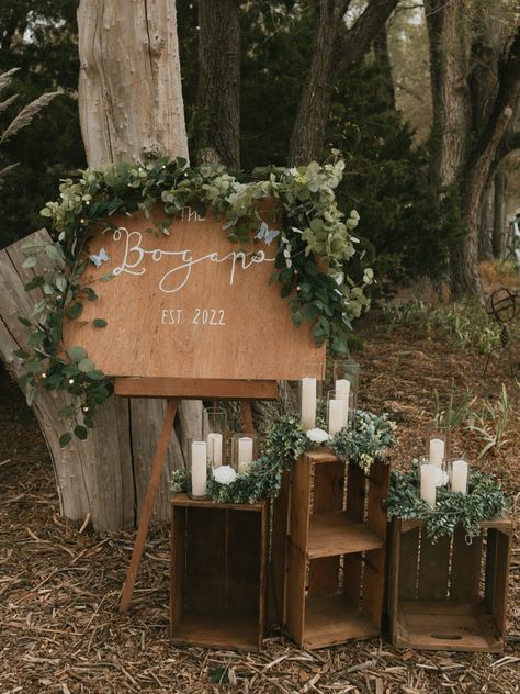 Last name sign for outdoor wedding ceremony with greenry. Green themed wedding. Rustic chic. Barn venue. Woods Wedding Decorations, Rustic Wedding Decor Green, Modern Woodsy Wedding, Debut Nature Theme, Earthy Wedding Reception, Green Woodsy Wedding, Rustic Sage Green Wedding Simple, Greenery Wedding Ceremony, Green Rustic Wedding Theme