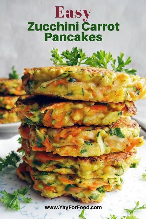 Carrot Pancakes, Carrot Zucchini, Zucchini Carrot, Vegetable Pancakes, Savory Pancakes, Easy Zucchini, Tasty Vegetarian Recipes, Idee Pasto Sano, Veggie Dishes