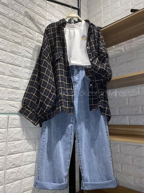 Colourful Blouse, Checkered Outfit, Golden Globes Red Carpet, Korean Outfit Street Styles, Fashion Top Outfits, Korean Casual Outfits, Quick Outfits, Tomboy Style Outfits, Fashionista Clothes