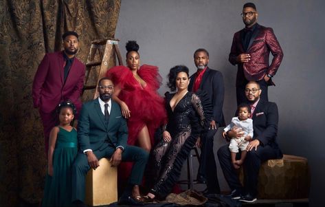 Family Photoshoot Black People, Glam Family Photos, Glam Family Photoshoot, Photoshoot Theme, Generation Pictures, Family Portrait Poses, Family Picture Poses, Family Photo Pose, Modern Portraits