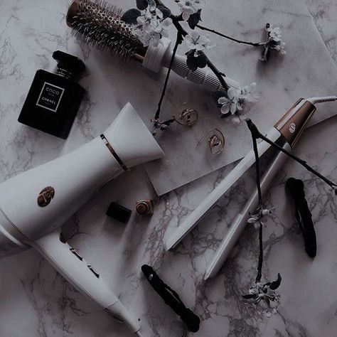 Hairstylist Aesthetic Wallpaper, Hairstyle Template, Hair Salon Instagram Feed, Hairdresser Wallpaper, Aesthetic Hairdresser, Cosmotology Pictures Aesthetic, Hairdresser Aesthetic, Cosmetologist Aesthetic, Cosmetology Aesthetic