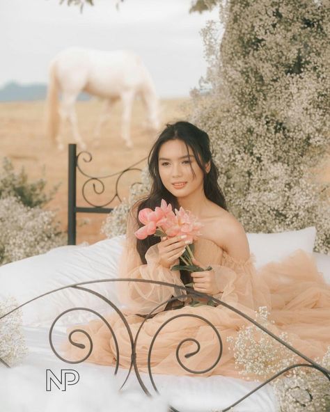 Francine Diaz Debut, Bohemian Debut Theme, Photoshoot Ideas Black Dress, Francine Diaz Photoshoot, Francine Diaz Aesthetic, Bohemian Debut, Pre Debut Photoshoot Ideas, Debut Photoshoot Ideas, Pre Debut Photoshoot