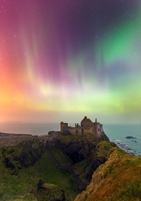 Dunluce Castle, Aurora Lights, Irish Castles, Aurora Borealis Northern Lights, Ireland Landscape, The Aurora, Ireland Travel, Northern Ireland, Dream Vacations