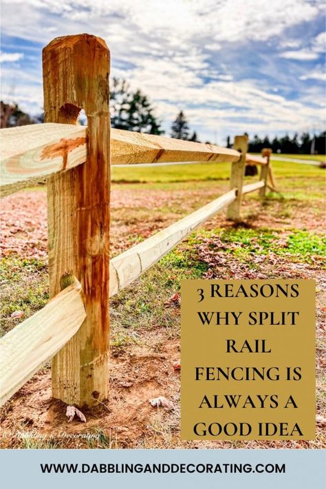 Wooden Split Rail Fence, Split Rail Fence Driveway Entrance, Split Rail Fence Gate Ideas, Split Fence Ideas, Split Rail Fencing Ideas, Wood Rail Fence Ideas, Decorative Split Rail Fence Ideas, Diy Rustic Fence, Split Rail Garden Fence