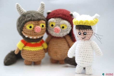 Max where the wild things are amigurumi pattern by ahooka Follow the links to all three patterns! Where The Wild Things Are Crochet, Library Crochet, Geeky Crochet Patterns, Crochet Holly, Story Sacks, Amigurumi Characters, Crochet Characters, Crochet Stuffies, Knitted Toys Free Patterns