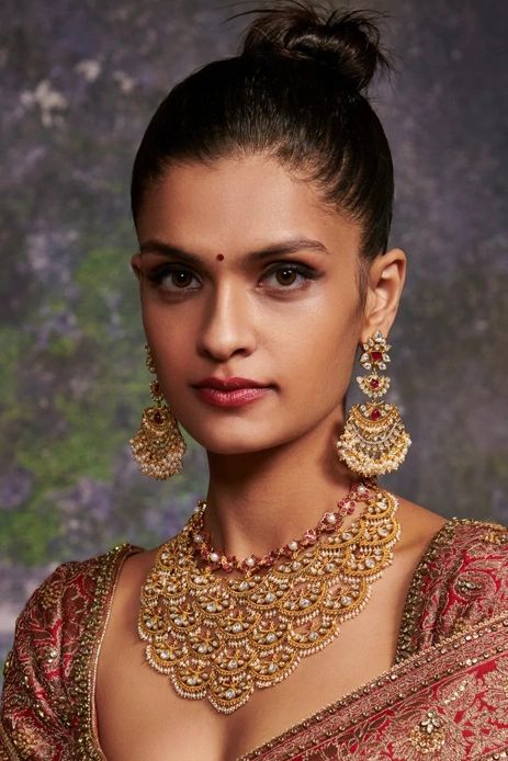 Aulerth bridal jewellery Indian Art Forms, Amrapali Jewellery, Indian Culture And Tradition, Crescent Necklace, Dangler Earrings, Engineered Stone, Wedding Function, Jewellery Earrings, Gold Jewelry Indian