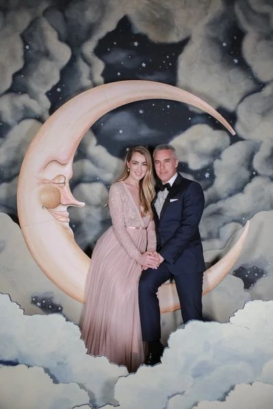 Paper Moon Photo Booth Vintage, Vintage Moon Photo Booth, Vintage Moon Backdrop, Moon And Stars Photo Backdrop, Vintage Moon Wedding, Wedding Moon Photobooth, Moon Photo Backdrop, Giant Moon Prop, Full Moon Backdrop