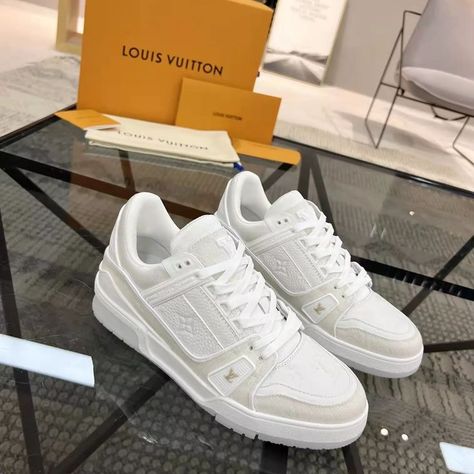 Zapatillas Louis Vuitton, Lv Sneakers, Louis Vuitton Sneakers, White Louis Vuitton, Fashion Shoes Heels, Lv Shoes, Cute Nike Shoes, Girly Shoes, Cute Nikes