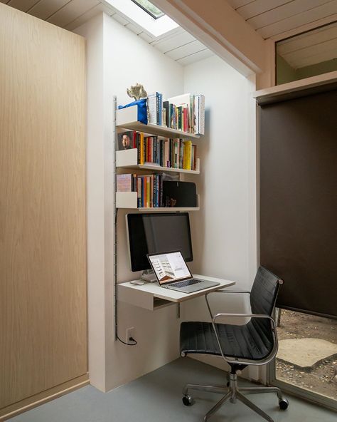 Rob Fissmer on Instagram: “I’ve colonized my wife’s home office. #vitsoe #606universalshelvingsystem” Home Workstation, Sleek Desk, Living Better, Home Studio Setup, Dieter Rams, Shelving Systems, Desk Shelves, Office Room, Neat And Tidy