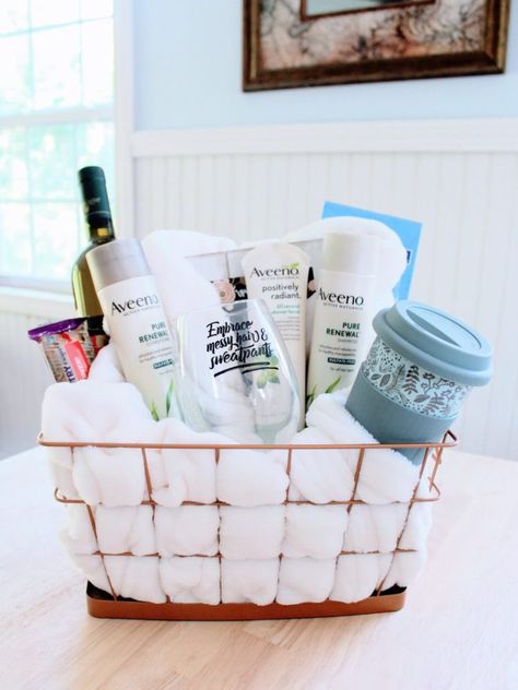 Treat Yourself Gift Basket, Treat Yourself Gifts, Mother To Be Gift Basket, Gift Basket For Mom To Be, Mom To Be Basket, Mom To Be Gift Ideas, Gifts For Mom To Be, Gifts For A New Mom, The Mom Friend