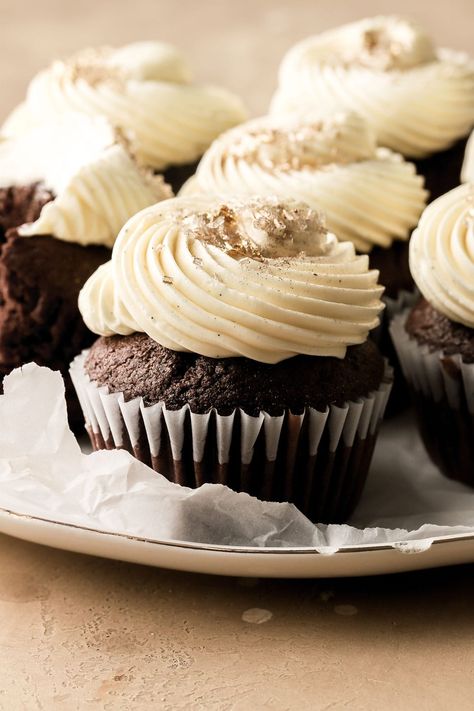 Chocolate Cupcakes with Vanilla Buttercream Fluffy Chocolate Cupcakes, Vanilla Buttercream Recipe, Small Batch Cupcakes, Broma Bakery, Cupcake Recipes Chocolate, Chocolate Buttercream Frosting, Pretty Dessert, Cupcake Flavors, Buttercream Recipe