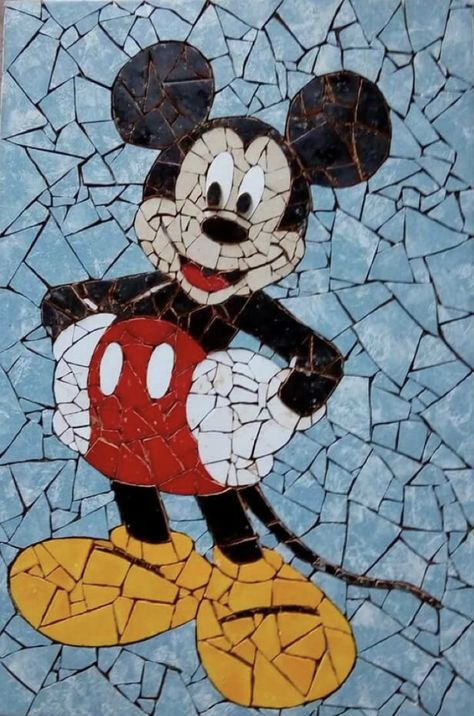 Mozaic Desene, Mozaik Art, Disney Stained Glass, Mosaic Tiles Crafts, Paper Mosaic, Mosaic Animals, Mosaic Art Projects, Mosaic Tile Art, Painting Glassware