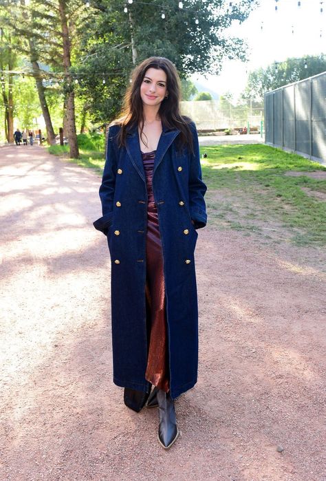 ANNE HATHAWAY Renaissance 🎥 (@AnneHathabae) / Twitter Anne Hathaway Style, Jeremy Strong, Telluride Film Festival, Dark Denim Skirt, Brown Sweater Dress, Navy Trench Coat, Jean Jacket Outfits, Denim Trench Coat, Winter 22