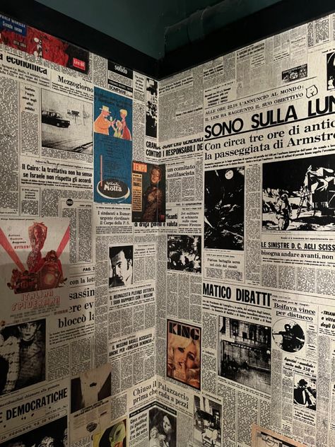 Newspaper Theme Decor, Newspaper Clippings Display Ideas, Newspaper Aesthetic Wallpaper, Newspaper Exhibition, Newspaper Decor, Newspaper Wall Decor, Aesthetic Toronto, Newspaper Office, Newspaper Display