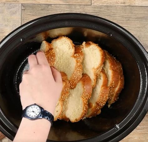 Crockpot French Toast Overnight, Crockpot Brunch Recipes, Dinner Guests Recipes, Crock Pot French Toast, Crockpot Breakfast Recipes, Slow Cooker French Toast, Crock Pot Breakfast, Crockpot French Toast, Best Bread Pudding Recipe