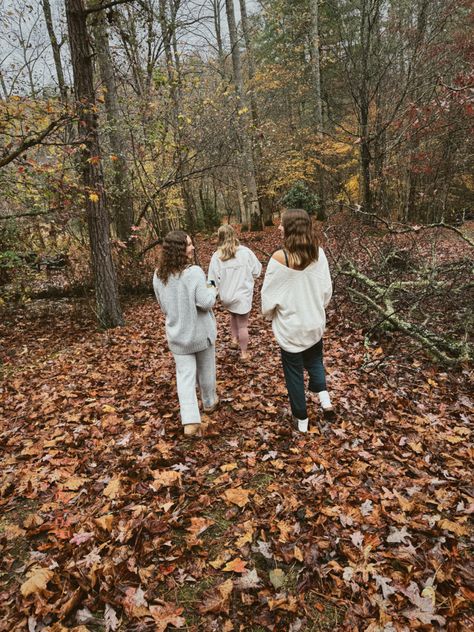 Cabin Girls Trip Aesthetic, Girls Cabin Trip Aesthetic, Cabin Weekend Aesthetic, Cabin Getaway Aesthetic, Cabin Trip Aesthetic, Witches Cabin, Cabin Girls Trip, Cabin Birthday, Fall Weekend Trip