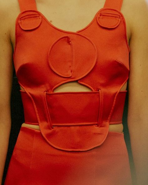 Trims Fashion Details, Fashion Construction, Fashion Details Inspiration, Fashion Article, Garment Details, Futuristic Fashion, Clothing Details, Christopher Kane, Contemporary Fashion