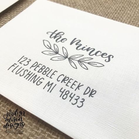 Creative Addressing Envelopes, Envelope Addressing Creative Hand Lettering, Card Addressing Hand Lettering, Creative Envelope Design Ideas, Design For Envelope, Hand Lettered Envelopes, Hand Lettering Envelopes, Calligraphy Envelope Addressing, Snail Mail Art