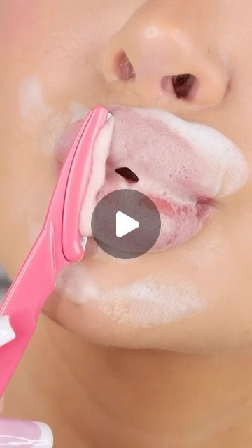 @makeupgoals on Instagram: "Now this is how you take care of lips 👄

🎥: by.fannys (Tiktok)" How To Soften Your Lips, Make Small Lips Look Bigger, How To Get Rid Of Dry Lips, Pouty Lips Aesthetic, Perfect Lips Natural, How To Do Lips, Best Lipgloss, Small Lips, Lip Care Routine