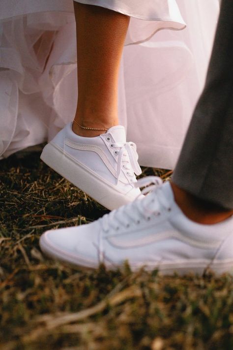 Dresses With Vans, Foto Wedding, Quince Dresses Pink, Dress Code Wedding, Wedding Reception Inspiration, Wedding Dress Shoes, Cute Wedding Ideas, Marriage Life, Lavender Wedding