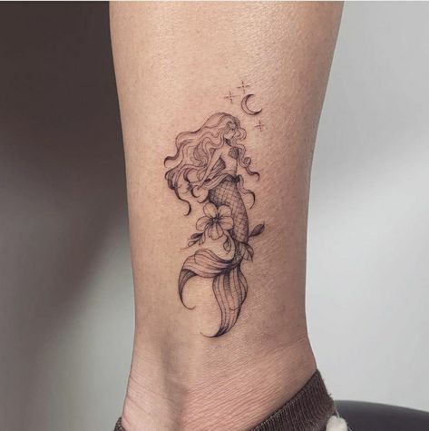 Cute Fantasy Tattoo, Beautiful Mermaid Tattoo, Fine Work Tattoo, Mermaid And Flower Tattoo, Pretty Mermaid Tattoo, Feminine Hawaiian Tattoos, Delicate Mermaid Tattoo, Mermaid Spine Tattoo, Mermaid Fine Line Tattoo