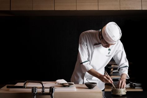 The art of kaiseki with chef Atsushi Takahashi of Kashiwaya - Hashtag Legend Sushi Photoshoot, Japanese Chef Photography, Japanese Restaurant Photography, Sushi Store, The First Love Of The Sushi Restaurant, High End Sushi Restaurant, Japanese Knives Chefs, Japanese Chef, Sushi Chef