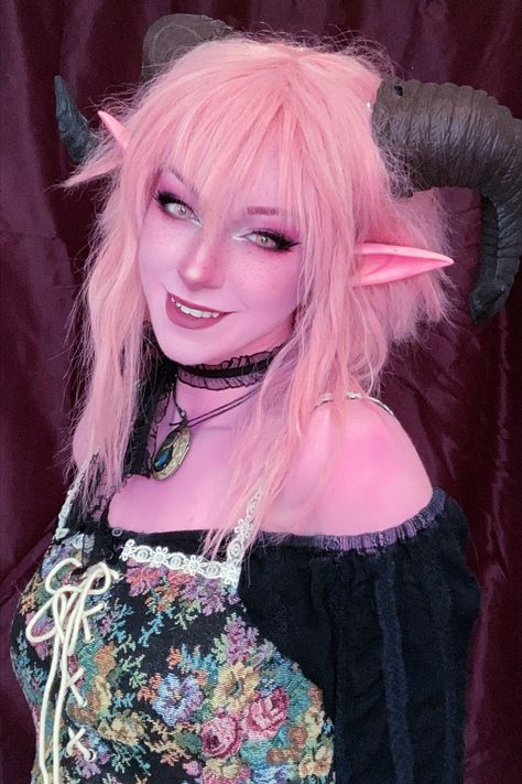 Pink Demon Costume, Tiefling Cosplay Makeup, Dnd Pink Tiefling, Tiefling Costume, Tiefling Pink, Tiefling Makeup, Pink Tiefling Aesthetic, Pink Tiefling Female, Tiefling Cosplay