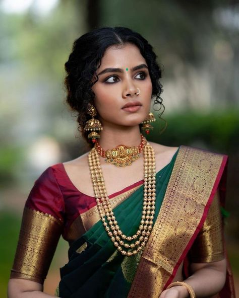 South Indian Engagement, Indian Hairstyles For Saree, Kanchipattu Sarees, Indian Makeup Looks, Wedding Outfits For Women, Wedding Lehenga Designs, Traditional Blouse Designs, Anupama Parameswaran, South Indian Bride Hairstyle