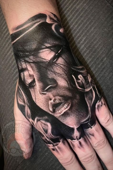 Realistic Hand Tattoo, Woman Face Hand Tattoo, Realism Hand Tattoo, Finger Hand Tattoo, Chicano Hand Tattoo, Tattoo In Hand, Realistic Woman Face Tattoo Design, Woman Portrait Tattoo, Realism Woman Face Tattoo