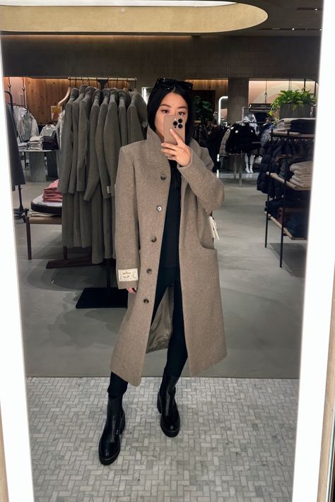 Warm Winter Aritzia Coat petite fashion Aritzia Cocoon Coat, Jcrew Sweater Blazer, Aritzia Outfit, Aritzia Coat, Classic Work Outfits, Fashion Style Tips, Extra Petite, Outfits Petite, Cocoon Coat