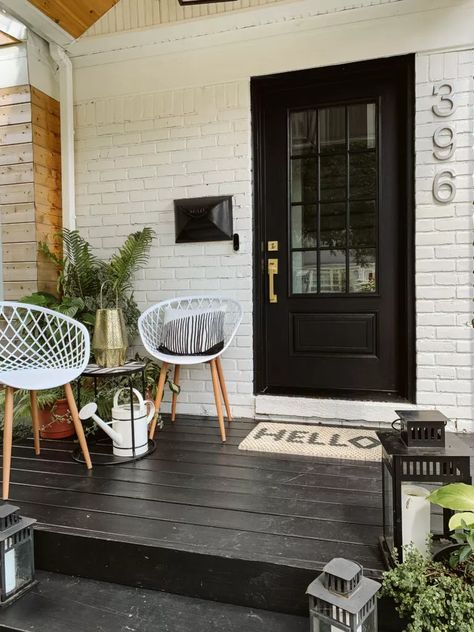 Modern Front Porch Decor, Front Porch Seating, Modern Front Porches, Small Porch Decorating, Front Porch Makeover, Porch Paint, Diy Front Porch, Front Porch Design, Porch Makeover