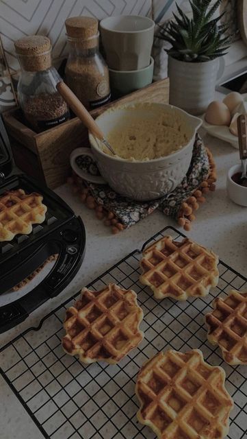 Waffle Maker Aesthetic, Aesthetic Waffles, Waffle Aesthetic, Bake Aesthetic, Food Story Ideas, Waffles Aesthetic, Christmas Waffles, Cozy City, Food Vibes