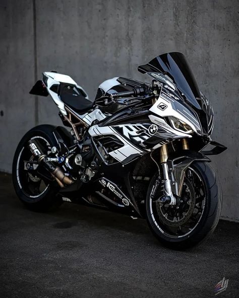 Kawasaki Motorcycles Sport Bikes, Bmw Motorcycle S1000rr, Bmw Motor, Best Motorbike, Bike Bmw, Image Moto, Motorcycle Aesthetic, Unhealthy Obsession, Pretty Bike