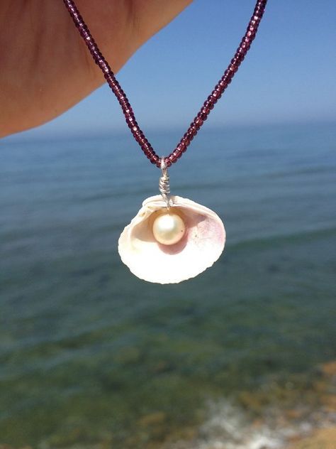 Items similar to Cream Clam with Pearl Shell necklace on Purple irridescant strand. on Etsy Clam With Pearl, Diy Armband, Shell Crafts Diy, Seashell Jewelry, Seashell Necklace, Garnet Necklace, Seashell Crafts, Necklace Pearl, Funky Jewelry