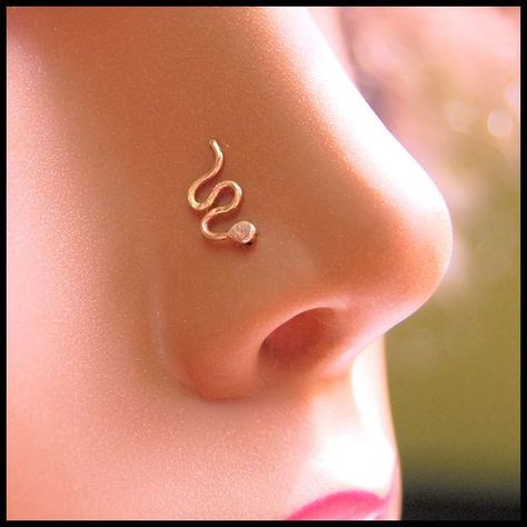 Fake Nose Stud, Piercings Ear Conch, Nose Jewels, Unique Nose Rings, Cute Nose Piercings, Nose Ring Jewelry, Gold Nose Stud, Piercing Nose, Nose Piercings