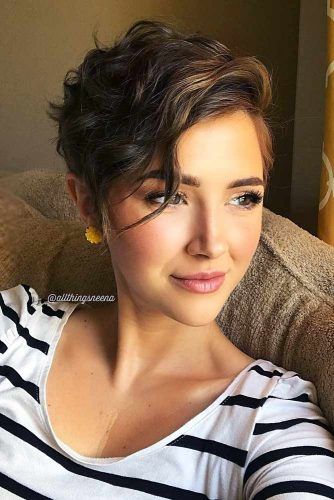 Best Pixie Cuts For Any Lifestyle ★ See more: https://lovehairstyles.com/best-pixie-cuts/ Bob Pendek, Best Short Haircuts, Penteado Cabelo Curto, Short Pixie Haircuts, Trending Hairstyles, Short Hair Styles Pixie, Short Curly Hair, Pixie Cuts, Pixie Hairstyles