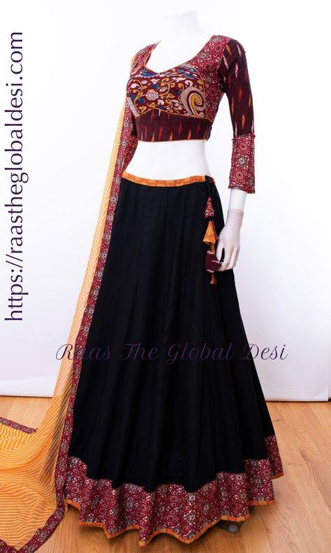 Simple Chaniya Choli, Gown Accessories, Garba Dress, Rajasthani Dress, Lehenga Saree Design, Choli Dress, Cotton Lehenga, Indian Clothing Store, Indian Outfits Lehenga