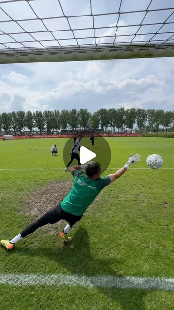 Gino Harreman | Goalkeeper 🚀 on Instagram: "Crazy reaction training 😲 @almerecityfc 

#goalkeeper #goalkeepers #goalkeepertraining" Crazy Reaction, Reaction Training, Goalkeeper Training, Soccer, Train, On Instagram, Instagram, Football