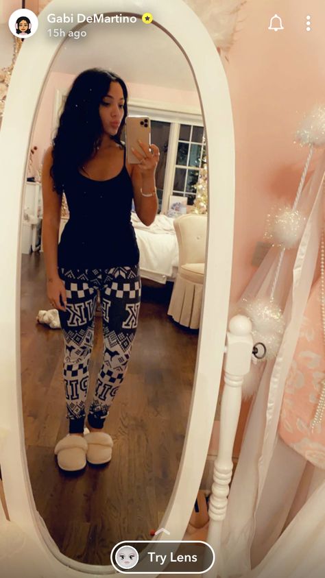 Gabi Demartino Outfits, Gabriella Demartino, Gabi Demartino, Christmas Instagram, Christmas Mood, My Vibe, Girly Things, Capri Pants, My Style