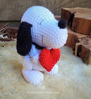 PATRONES AMIGURUMI GRATIS: PATRON GRATIS SNOOPY AMIGURUMI 52773 Amigurumi Aesthetic, Crochet Snoopy, Cute Christmas Backgrounds, Valentine Crochet, Peppa Pig Wallpaper, Crochet Dog Patterns, Animal Knitting Patterns, Crochet Disney, Christmas Wallpaper Backgrounds