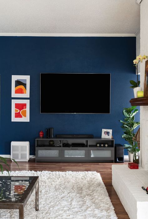 2 Color Living Room Walls, Dark Blue Tv Wall, Tv Wall Color Ideas, Blue Tv Room, Dark Wall Colors For Living Room, Tv Wall Painting Design, Dark Blue Walls Living Room, Dark Bedroom Wall Colors, Blue Tv Wall