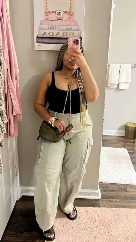 Vacay Outfits Casual, Plus Size Tomboy Fashion, Petite Curvy Outfits, Curvy Outfits Summer, Cargos Black, Baggy Cargos, Curvy Summer Outfits, Curvy Petite Outfit, Saturday Outfit