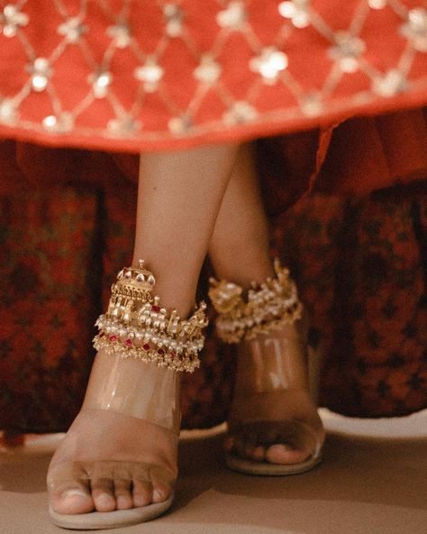 Kundan Anklets, Bridal Payal, Anklets Simple, Anklet Design, Bridal Foot Jewelry, Anklets Indian, Summer Shoes Wedges, Wedding Anklets, Bridal Anklet