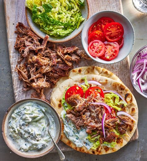 Pulled Pork Gyros, Pita Gyros Recipes, Greek Pulled Pork, Pork Gyros Recipe, Healthy Gyro, Gyros Pita, Pork Gyros, Gyros Recipe, Lamb Gyros