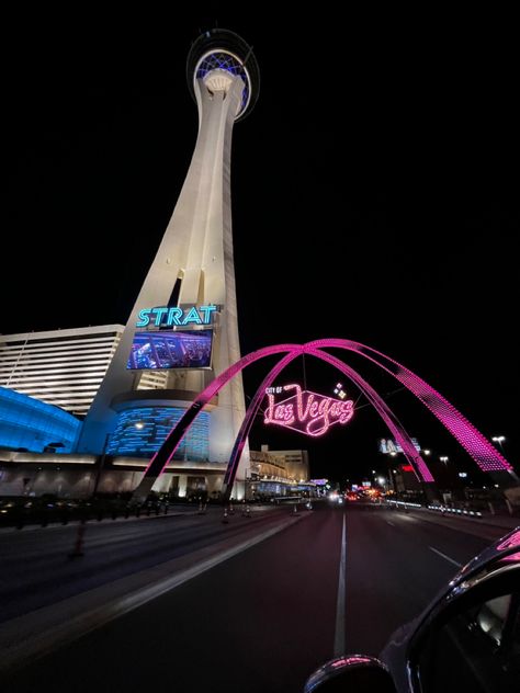 Las Vegas lights on a night drive Strat Las Vegas, The Strat Las Vegas, Art Astethic, Las Vegas Street, Los Vegas, Vegas Night, Night Drives, Night Drive, Late Night Drives